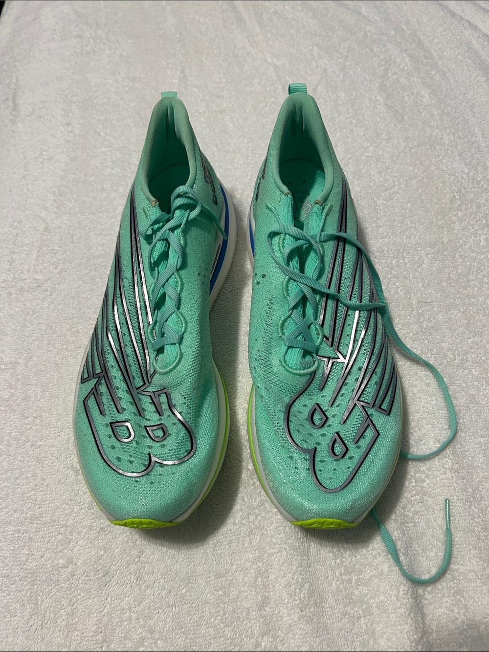 New Balance Wmns FuelCell SuperComp Elite v3 'Bright Mint Pixel Green', Sz. 11D.